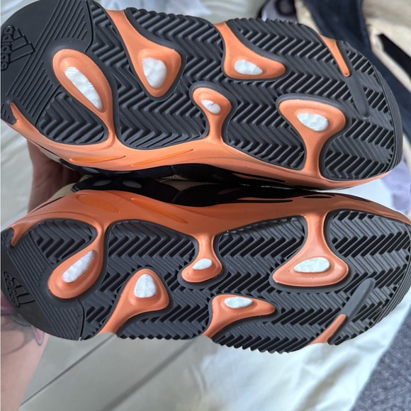 Yeezy boost 700 ‘Enflame amber’ size 8 - Picture 6 of 9